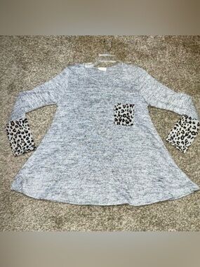 Be Stage Leopard-Accent Long Sleeve Swing Top Size Medium